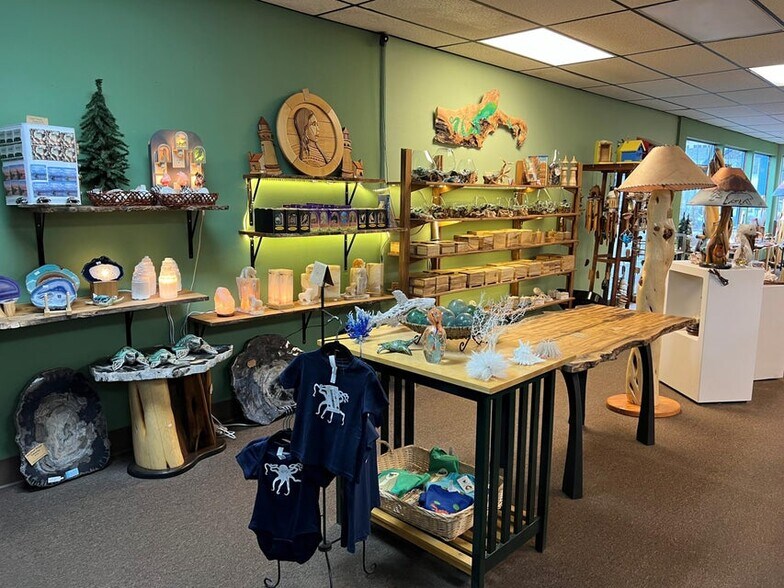 More Photos Of 903 Garibaldi Ave, Garibaldi Freestanding For Sale