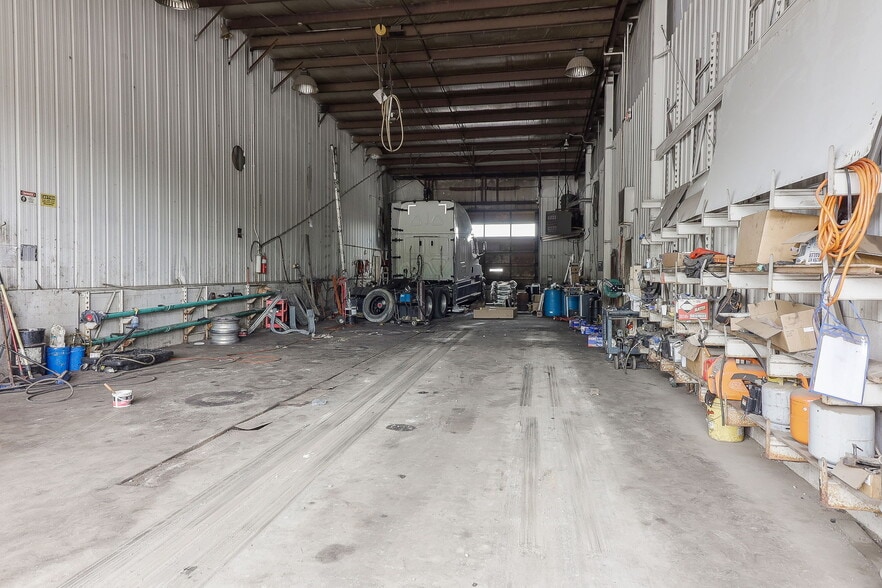 More Photos Of 17735 Chappel Ave, Lansing Industrial For Sale