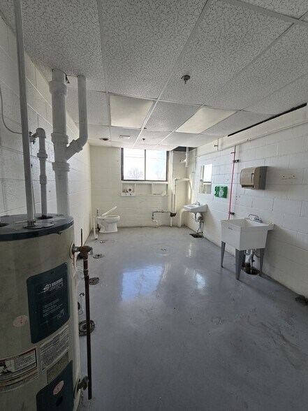 More Photos Of 325 Jay St, Coldwater Warehouse For Lease