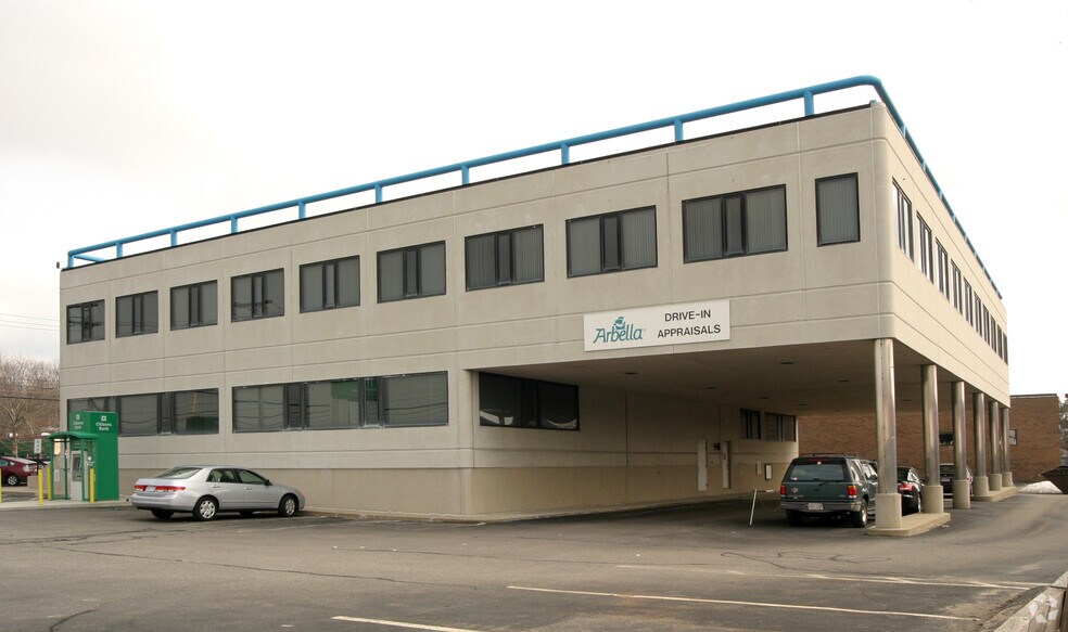 More Photos Of 11 Vanderbilt Ave, Norwood Office For Lease