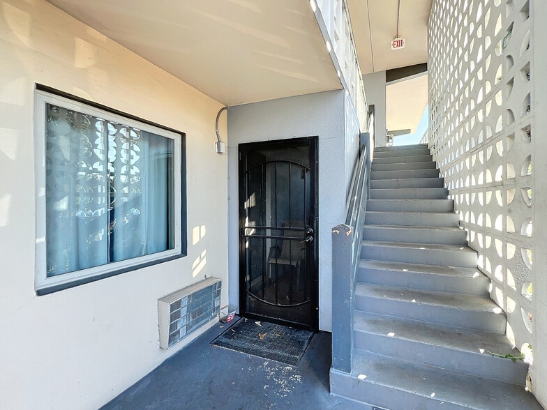 More Photos Of 307 E Vine St, Kissimmee Hotel For Sale