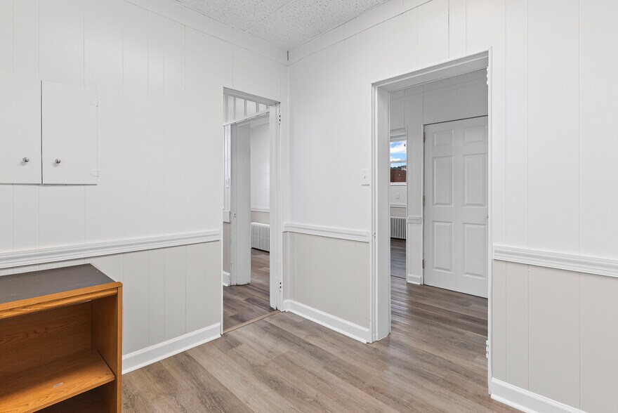More Photos Of 525 7th St, Altavista Office For Sale