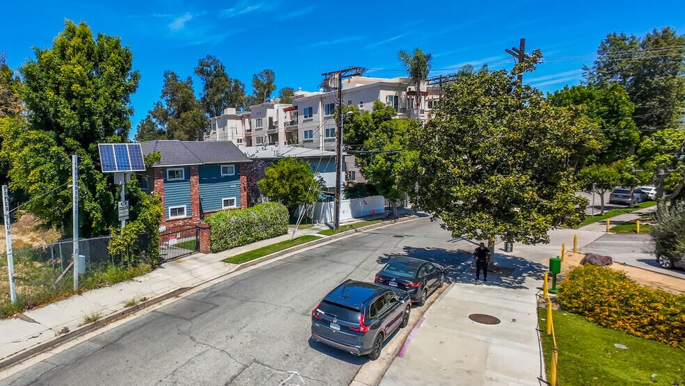 More Photos Of 4248 Arch Dr, Studio City Apartments For Sale