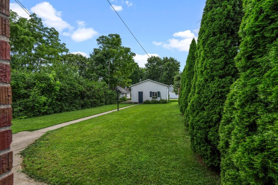 More Photos Of 120 W Main St, Wilmington Flex For Sale