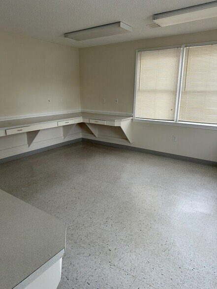 More Photos Of 215 John St, Lake City Office For Sale