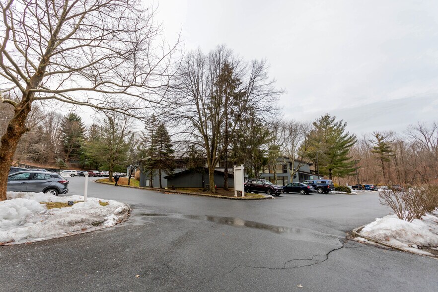 More Photos Of 1985 Crompond Rd, Cortlandt Manor Unknown For Lease