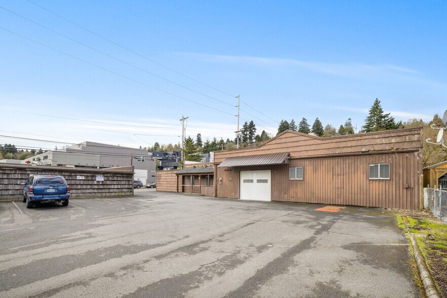 More Photos Of 7025-7027 SW Macadam Ave, Portland Warehouse For Lease