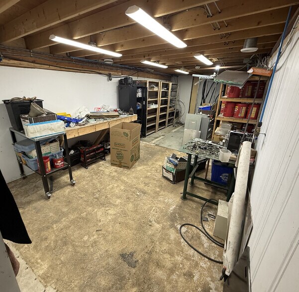 More Photos Of 2954 Day St, Sunnyside Industrial For Lease