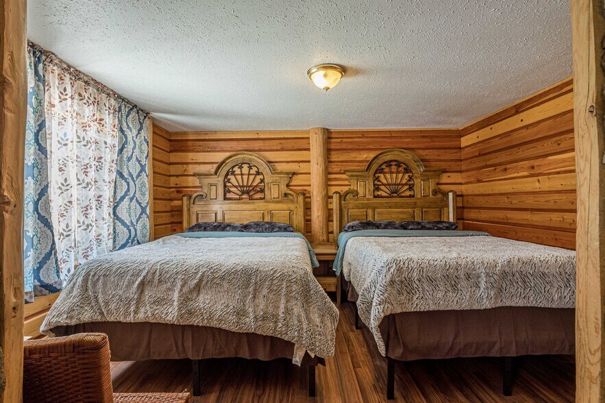 More Photos Of 21221 Baron Lake Dr, Cedaredge Hotel For Sale