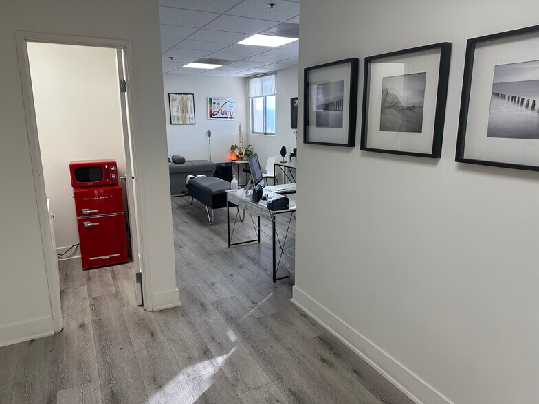 More Photos Of 16260 Ventura Blvd, Encino Medical For Lease