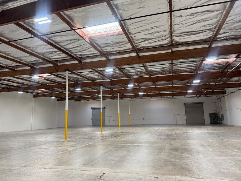 More Photos Of 2918 Halladay St, Santa Ana Warehouse For Lease