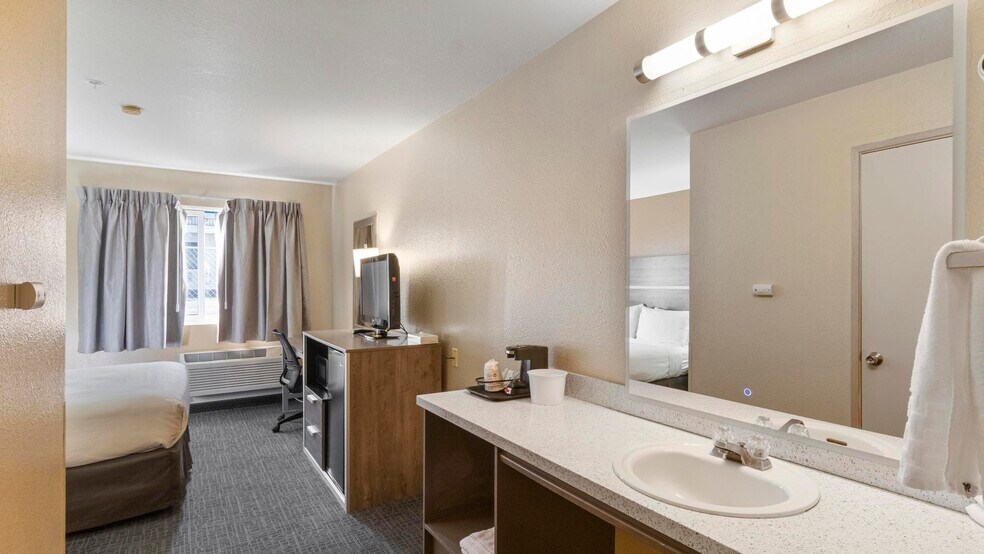 More Photos Of 1509 6th St, Wells Hotel For Sale