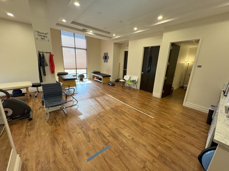 More Photos Of 8014 S 101st East Ave, Tulsa Medical For Lease