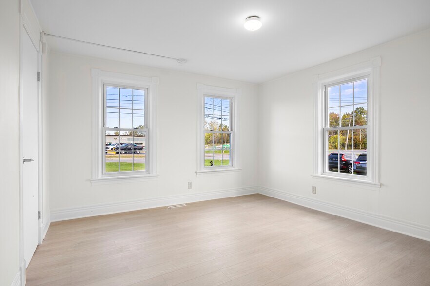 More Photos Of 267 Wolf Rd, Latham Office For Lease