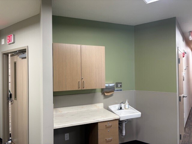 More Photos Of 601 Chamberlin Ave, Frankfort Medical For Sale