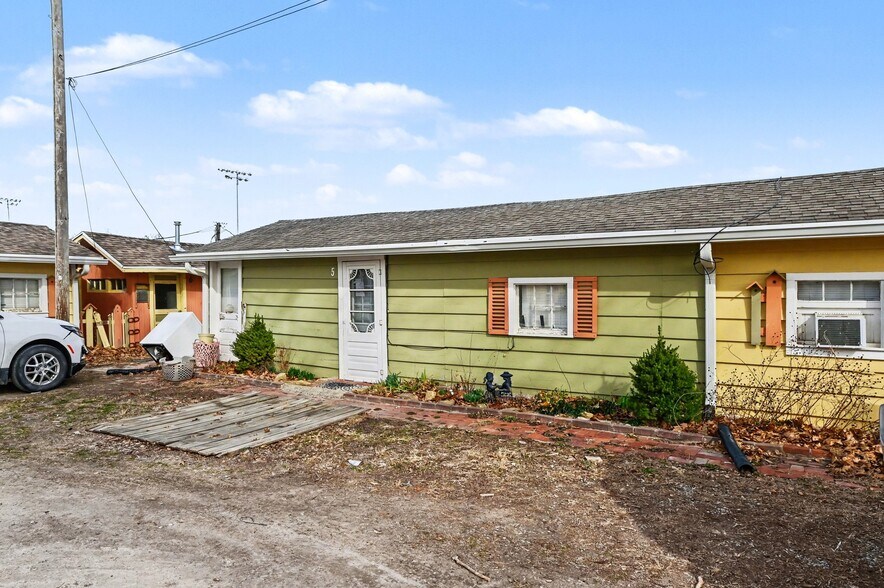 More Photos Of 308 Chestnut St, Silver Lake Apartments For Sale