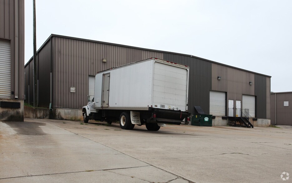 More Photos Of 154 Andrew Dr, Stockbridge Warehouse For Lease