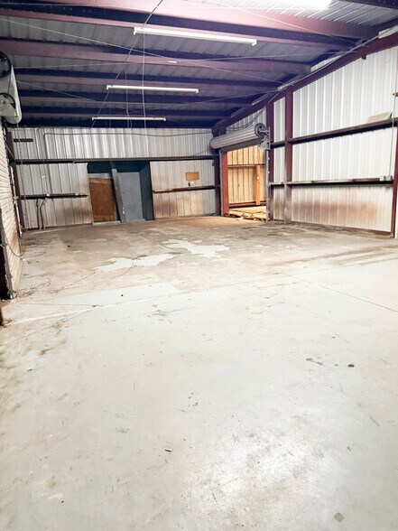 More Photos Of 1424 N Gulf Ave, Crystal River Self Storage For Lease