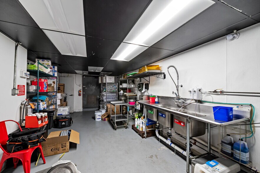 More Photos Of 13 W Allegheny Ave, Towson Storefront For Sale