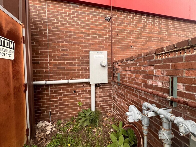 More Photos Of 2121 Eddy Ln, Eau Claire Restaurant For Sale