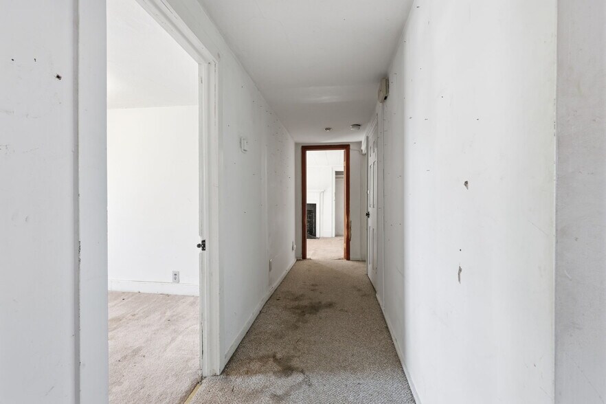 More Photos Of 2695 Main St, Lawrence Apartments For Sale