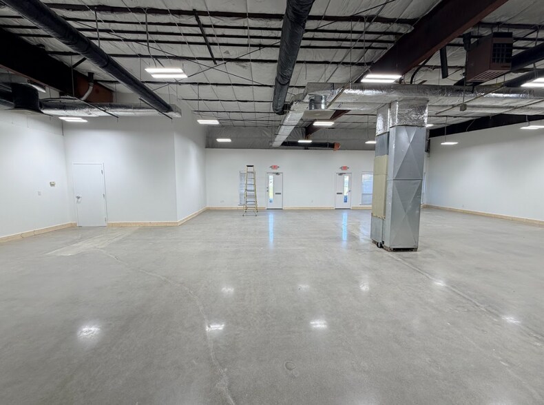 More Photos Of 4729-4747 Devitt Dr, Cincinnati Light Distribution For Lease