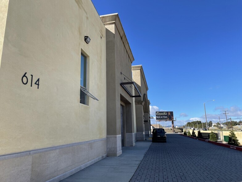 More Photos Of 610 E Avenue L, Lancaster Warehouse For Lease