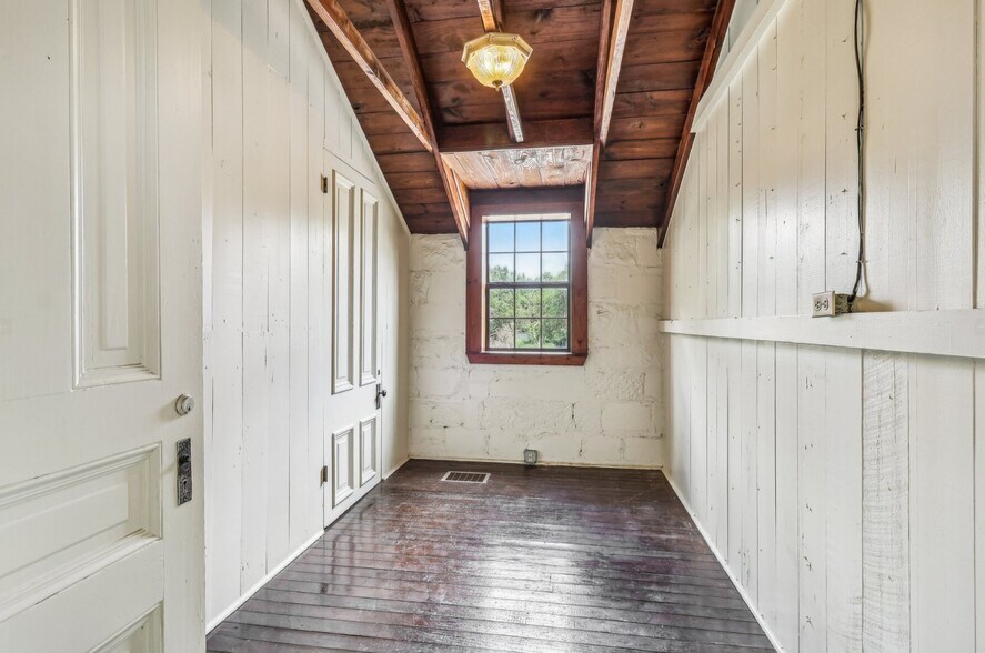 More Photos Of 7735 Mocking Bird Ln, San Antonio Lodge Meeting Hall For Sale