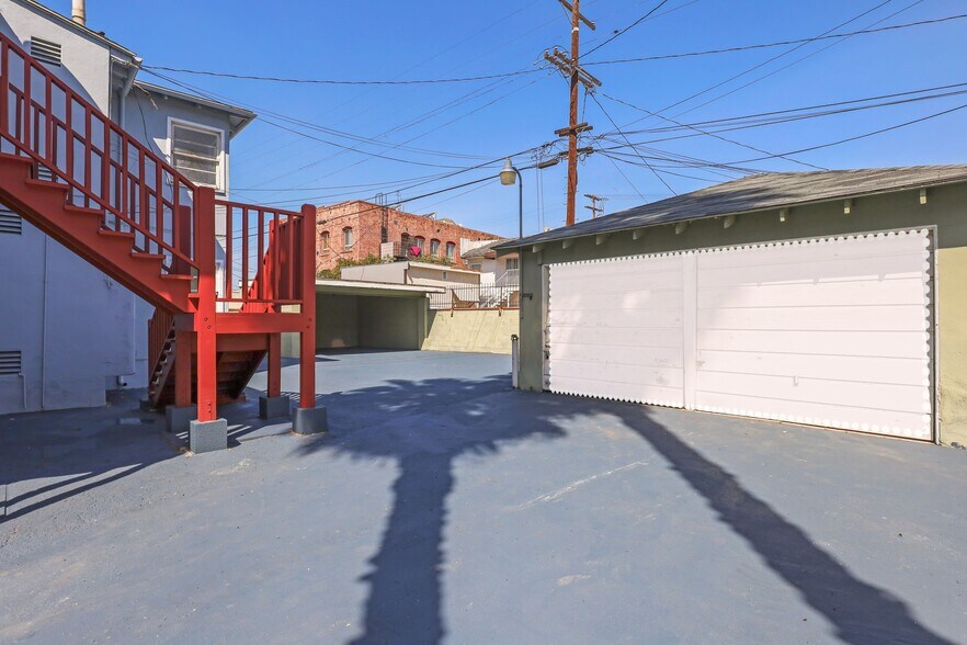 More Photos Of 4409 Victoria Park Dr, Los Angeles Apartments For Sale