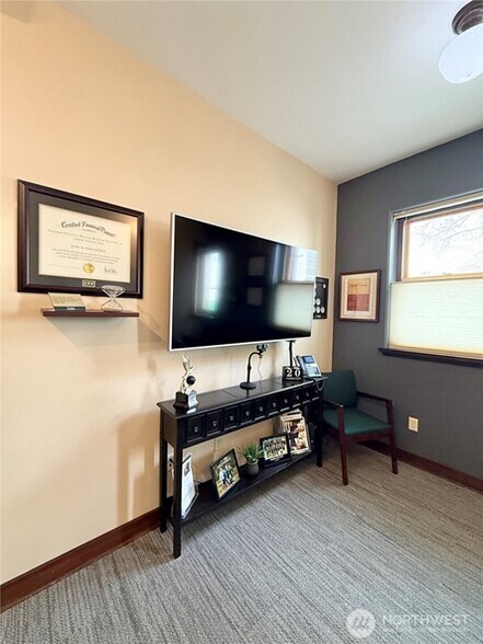 More Photos Of 214 Pine Street St, Okanogan Office For Sale