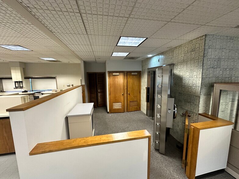 More Photos Of 6840 Erie Rd, Derby Bank For Lease