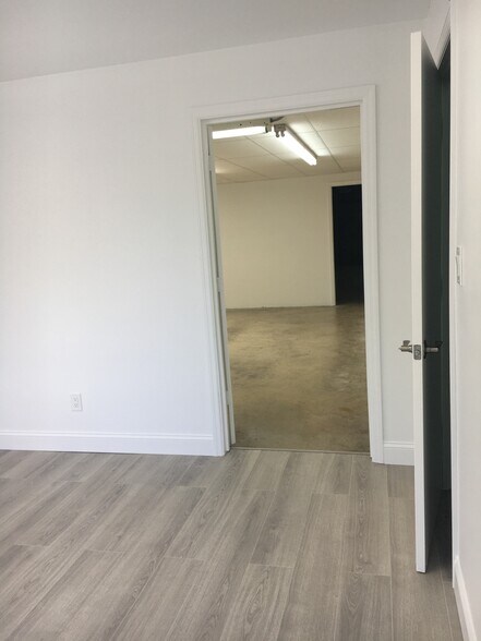 More Photos Of 1875 S Dixie Hwy, Pompano Beach Flex For Lease