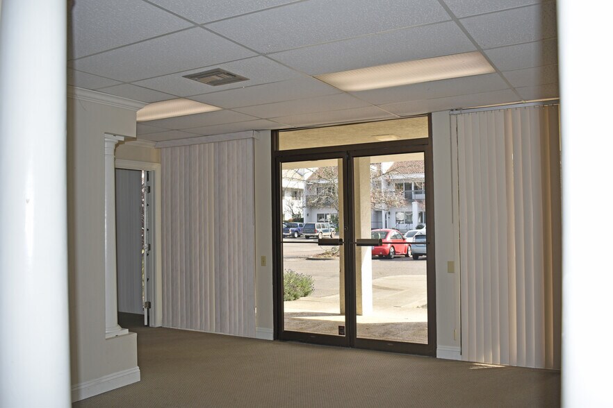 More Photos Of 100-114 Wikiup Dr, Santa Rosa Office For Lease