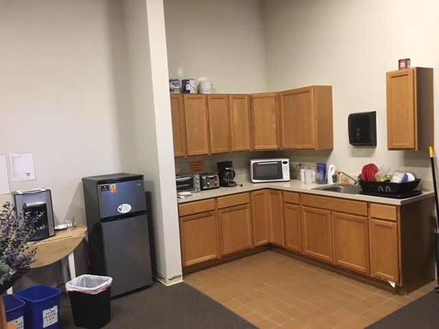 More Photos Of 800 Lindberg Ln, Petaluma Warehouse For Lease