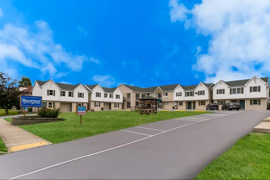 Primary Photo Of 43 W Areba Ave, Hershey Hotel For Sale