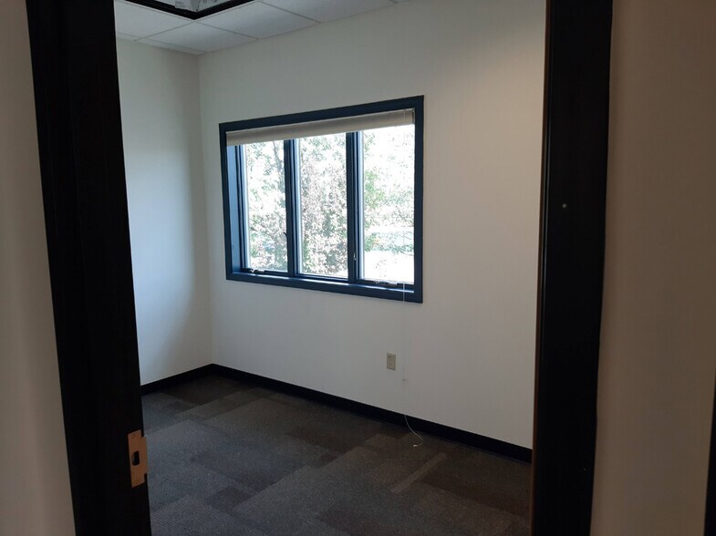 More Photos Of 550 Cayuga Rd, Buffalo Self Storage For Lease