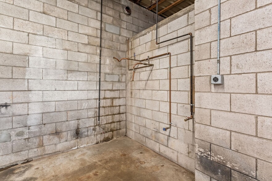 More Photos Of 1128 S Elgin Ave, Tulsa Warehouse For Lease