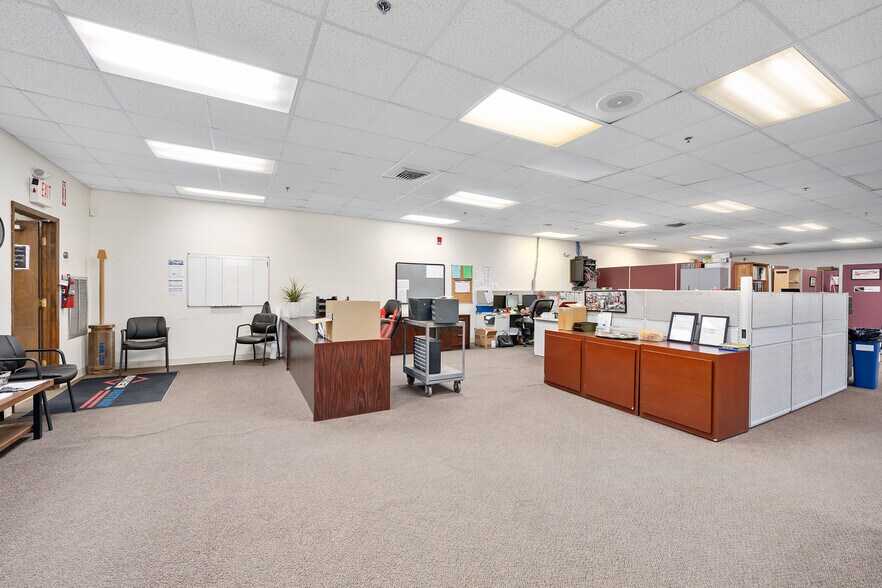 More Photos Of 2 Sunshine Blvd, Ormond Beach Light Distribution For Lease