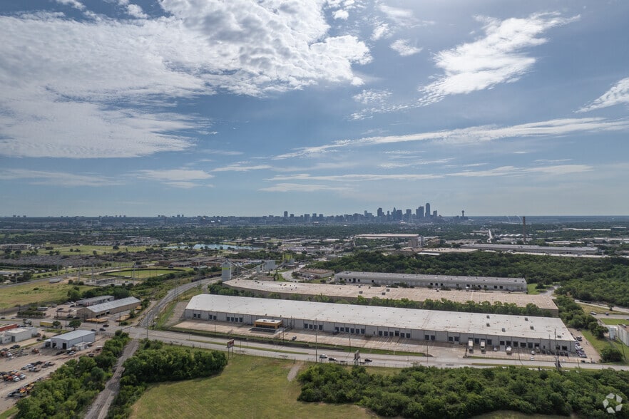 More Photos Of 2424 N Westmoreland Rd, Dallas Manufacturing For Sale