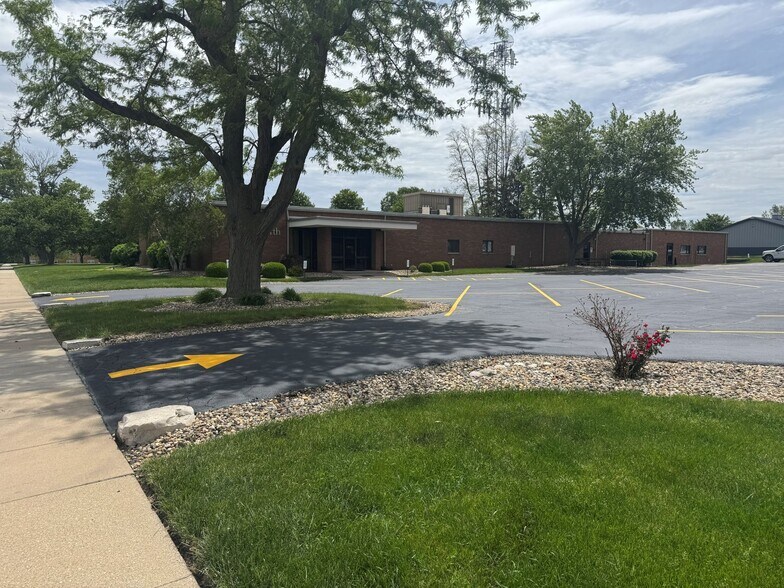 More Photos Of 2709 McGraw Dr, Bloomington Office Residential For Sale