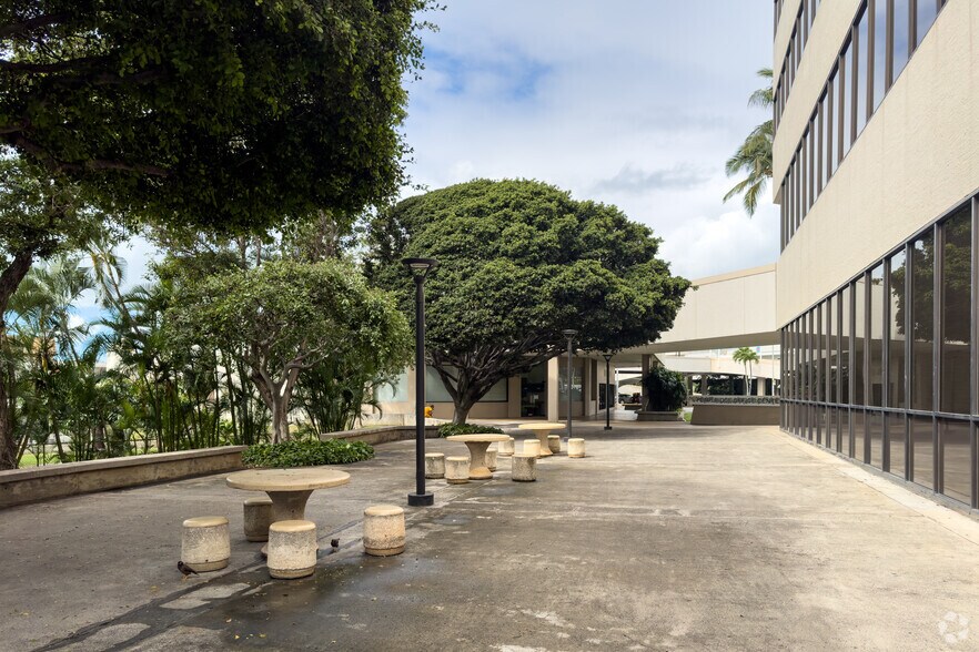 More Photos Of 98-211 Pali Momi St, Aiea Office For Lease
