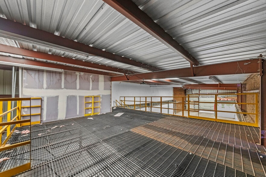 More Photos Of 49 Happy St, Killeen Warehouse For Lease