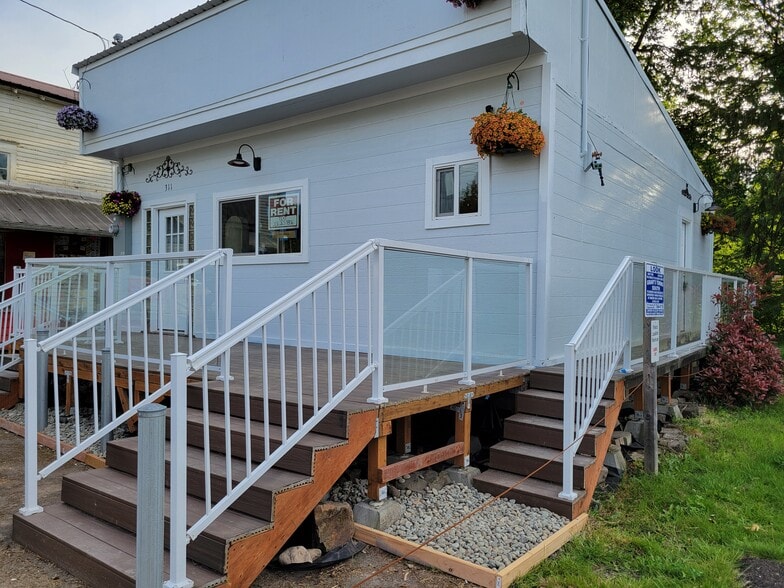 More Photos Of 311 NW Kerron Ave, Winlock Office Residential For Lease