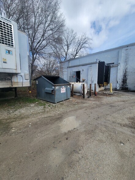 More Photos Of 800 W 17th St, Muncie Warehouse For Sale