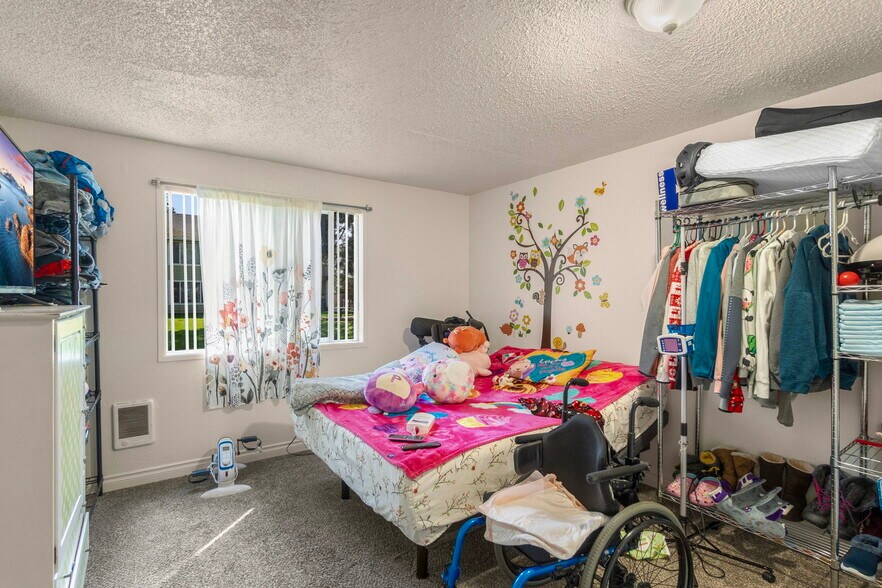 More Photos Of 100 Gatch St, Woodburn Apartments For Sale