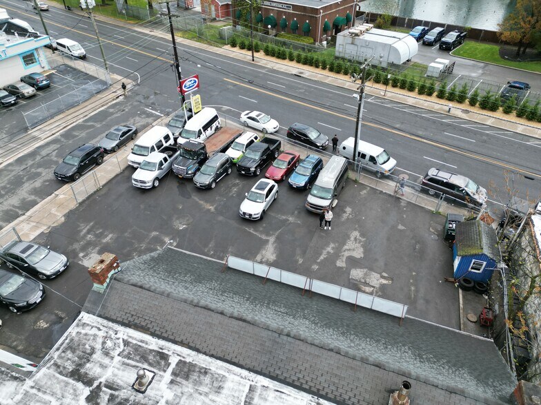 More Photos Of 323 Clinton St, Hempstead Auto Repair For Sale