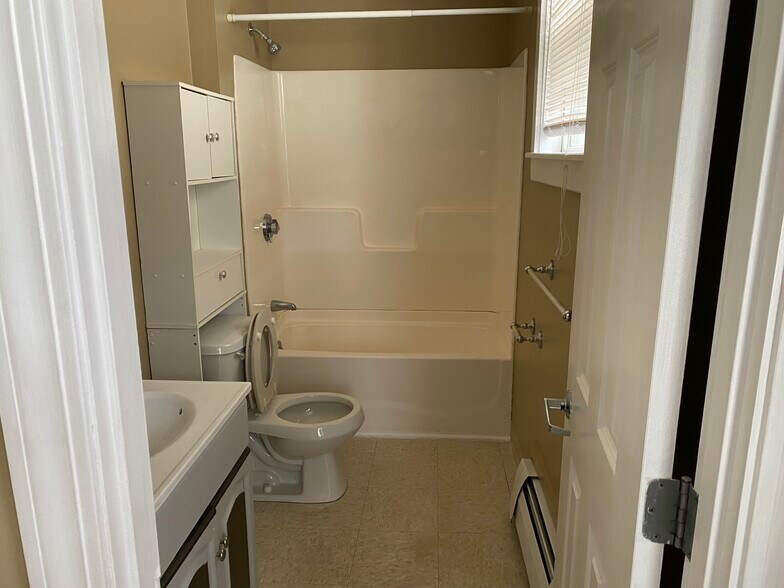 More Photos Of 512 N Front St, New Bedford Storefront Retail Residential For Sale