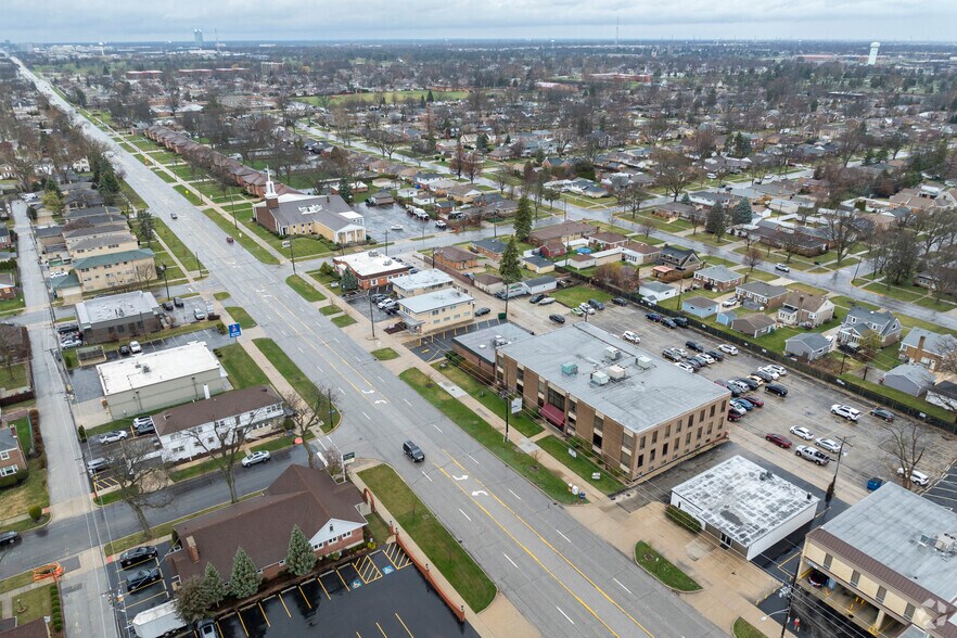More Photos Of 10526 W Cermak Rd, Westchester Office For Sale