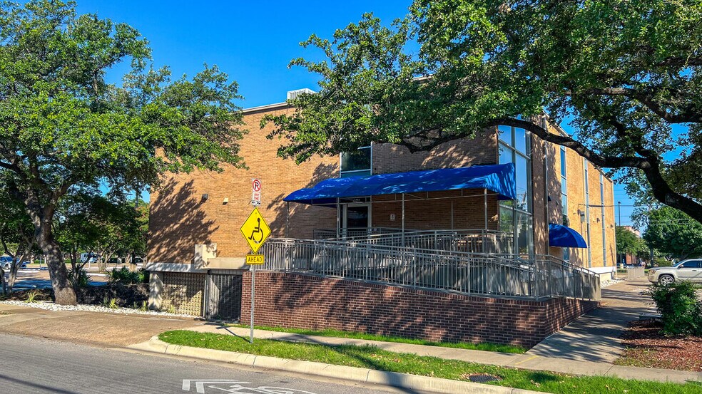 More Photos Of 3515 Swiss Ave, Dallas Medical For Lease