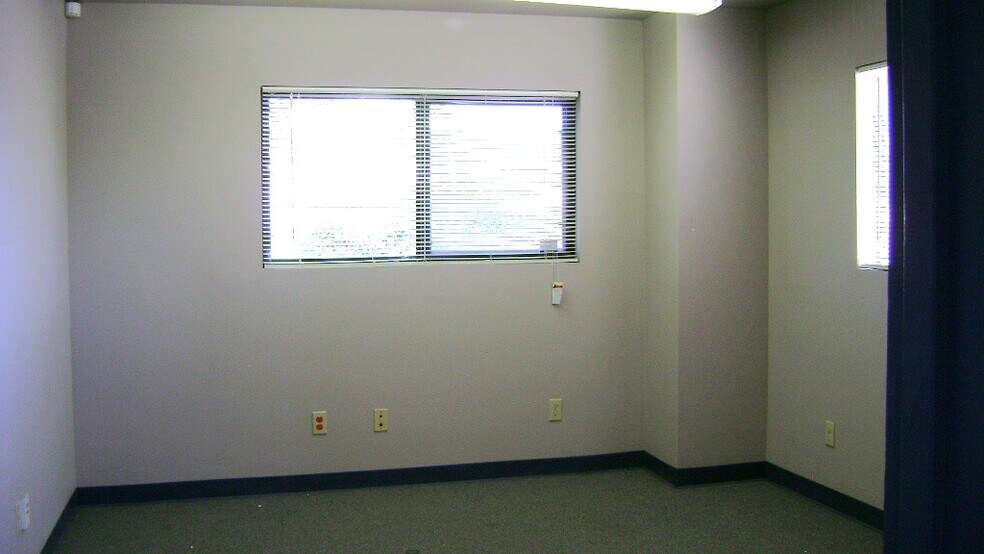 More Photos Of 325 E Happy Valley Rd, Roseburg Industrial For Sale